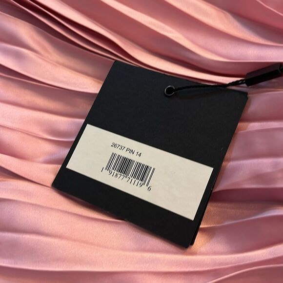 Mac Duggal Pleated Long-Sleeve Cutout A-Line Gown - Picture 12 of 12